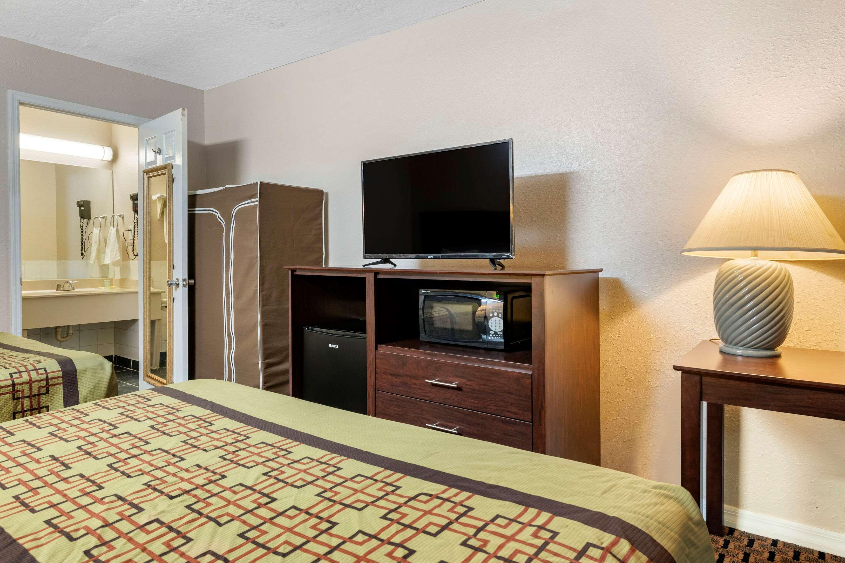 Rodeway Inn New Port Richey Eksteriør billede