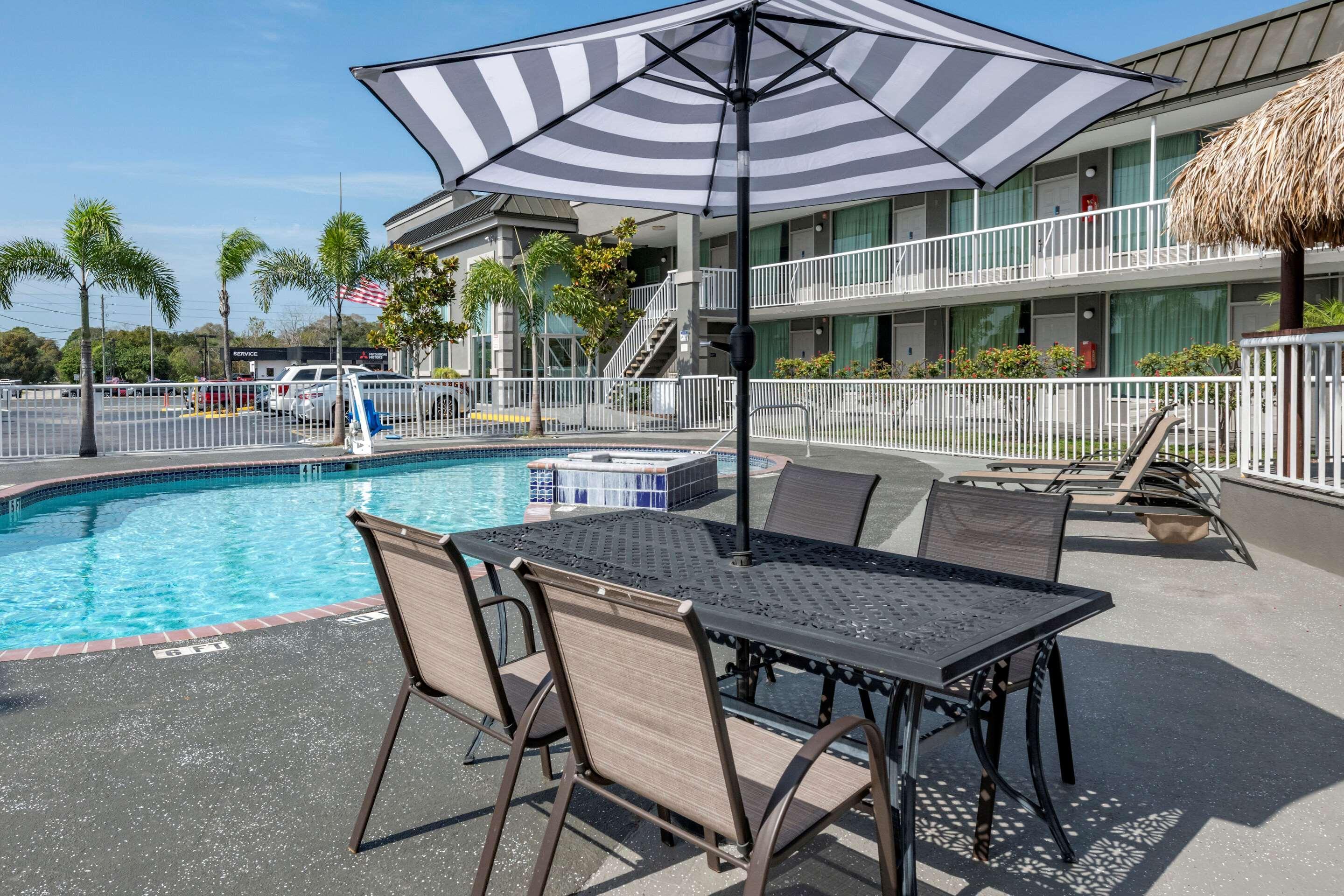 Rodeway Inn New Port Richey Eksteriør billede