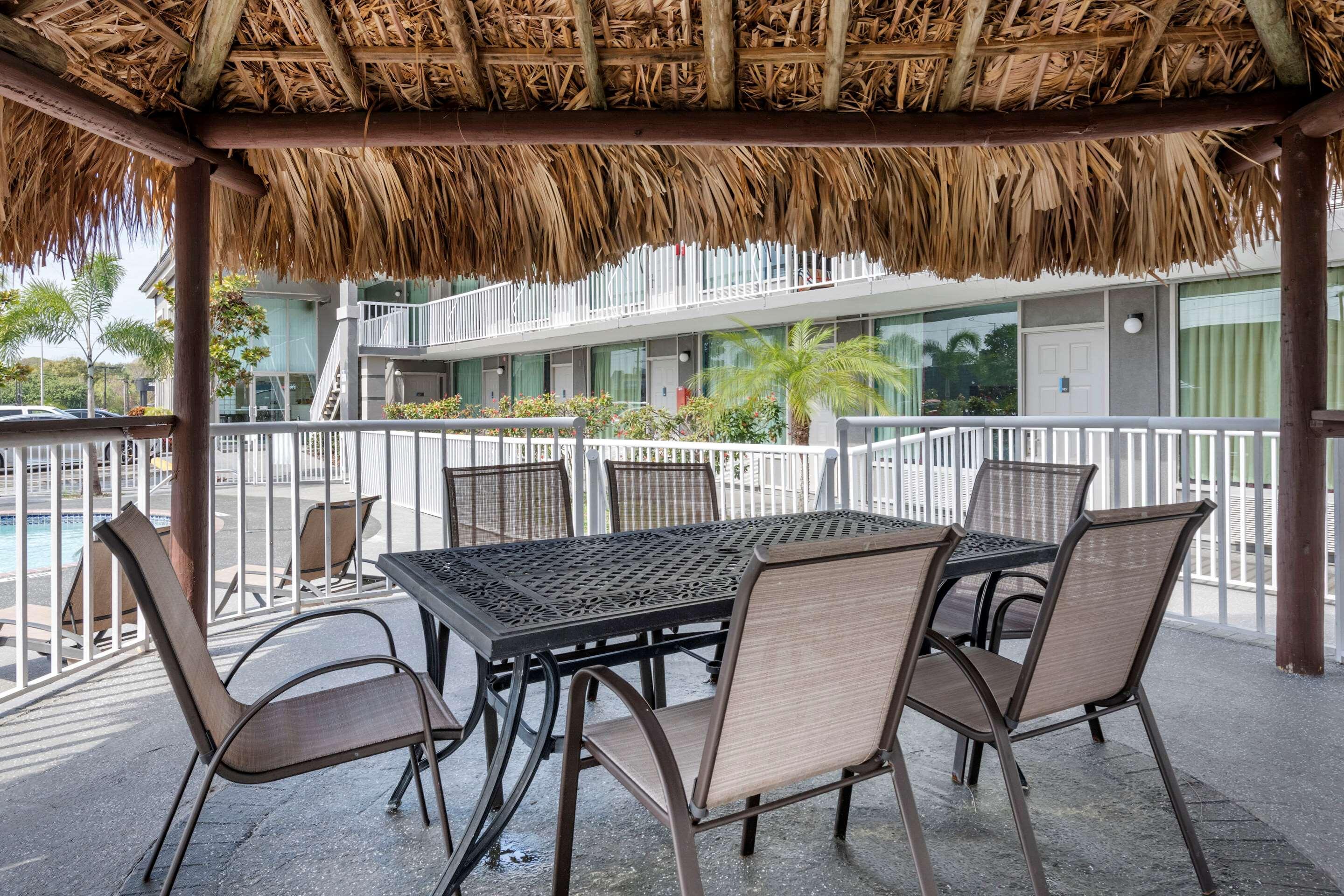 Rodeway Inn New Port Richey Eksteriør billede