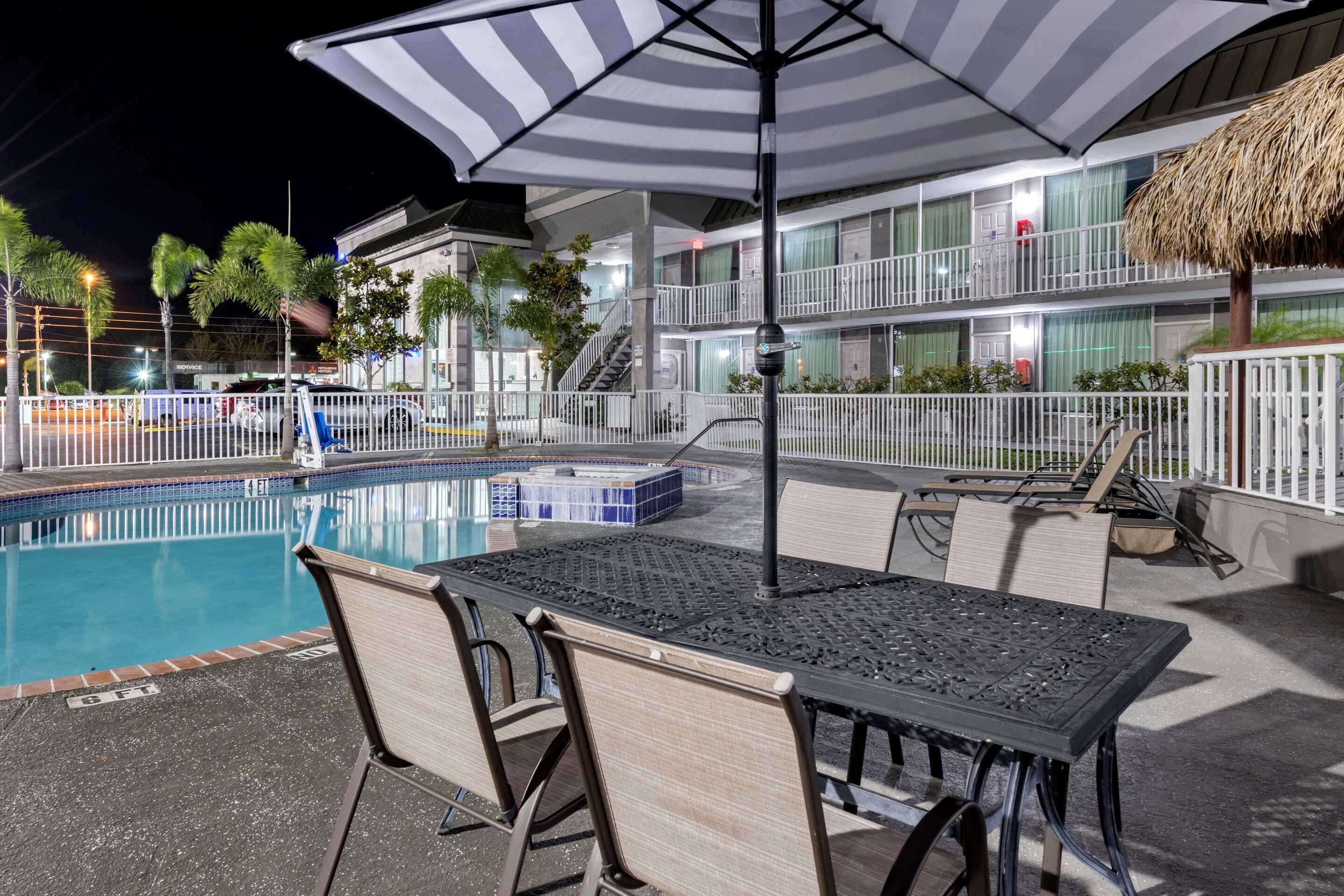 Rodeway Inn New Port Richey Eksteriør billede