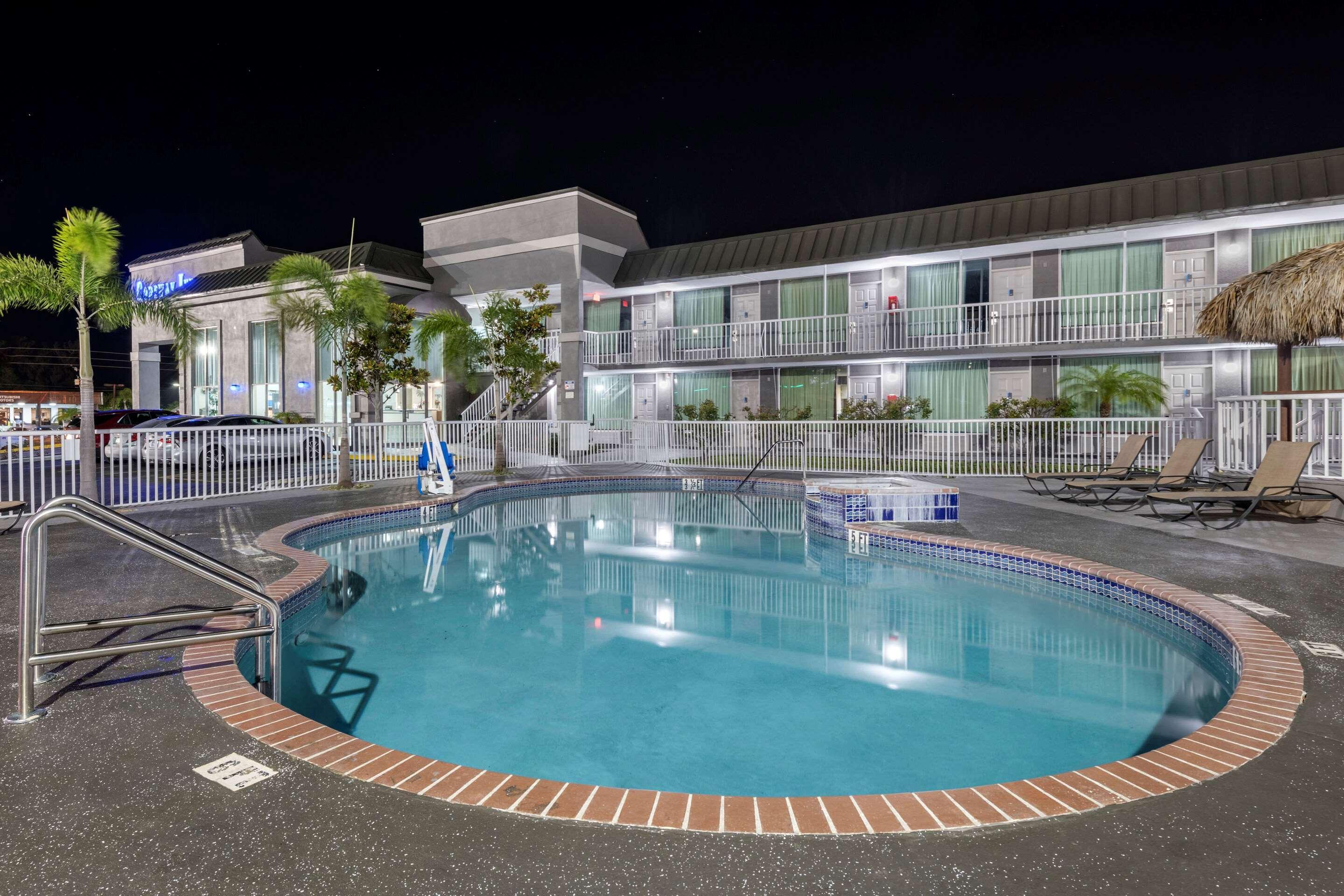 Rodeway Inn New Port Richey Eksteriør billede