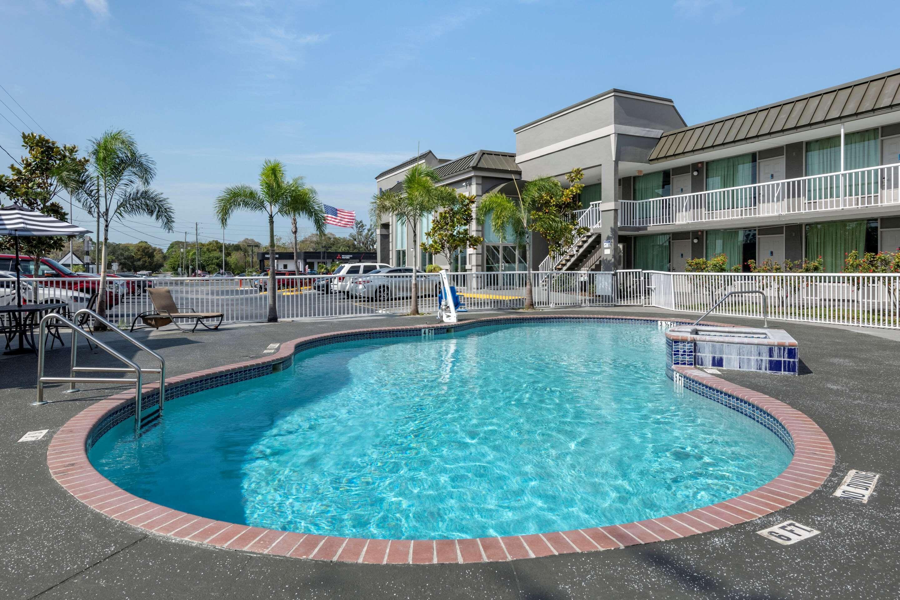 Rodeway Inn New Port Richey Eksteriør billede