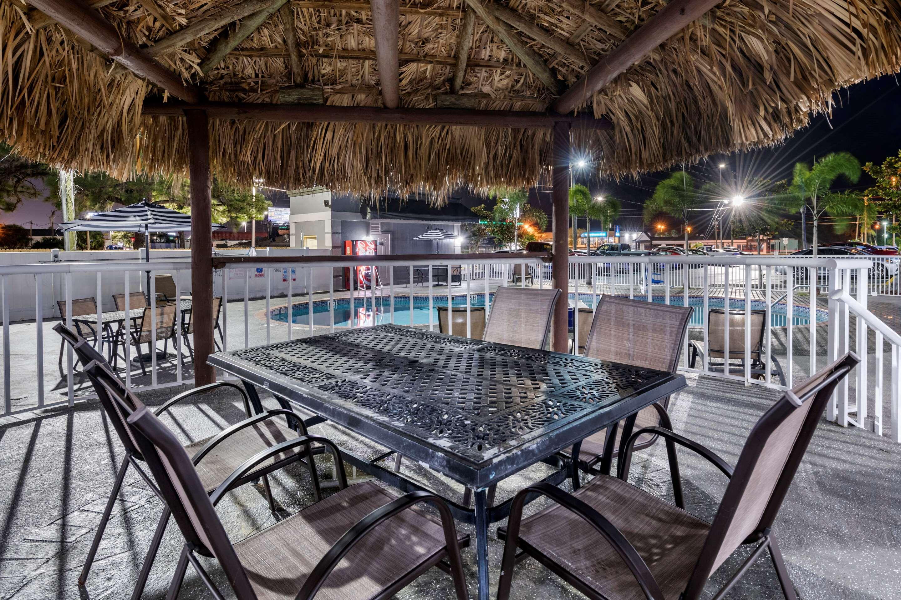 Rodeway Inn New Port Richey Eksteriør billede