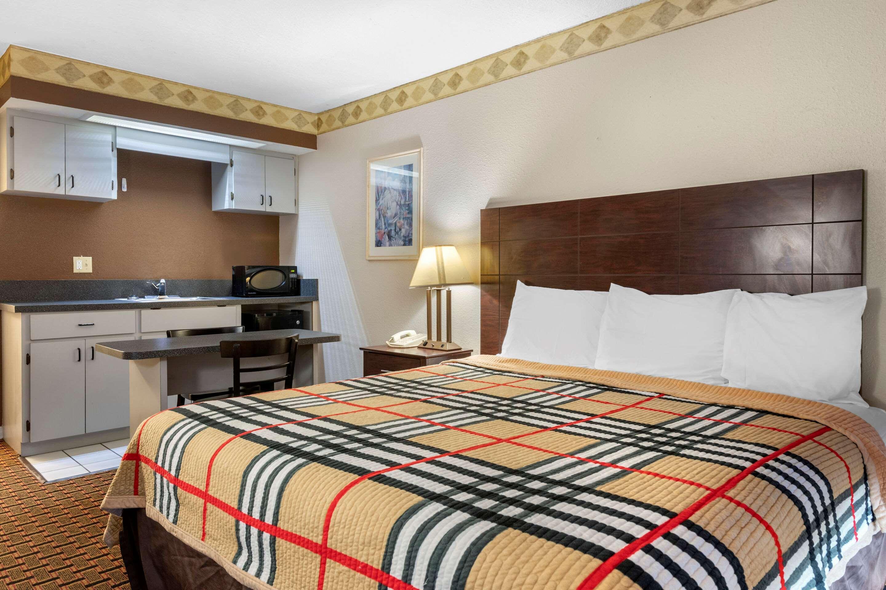 Rodeway Inn New Port Richey Eksteriør billede