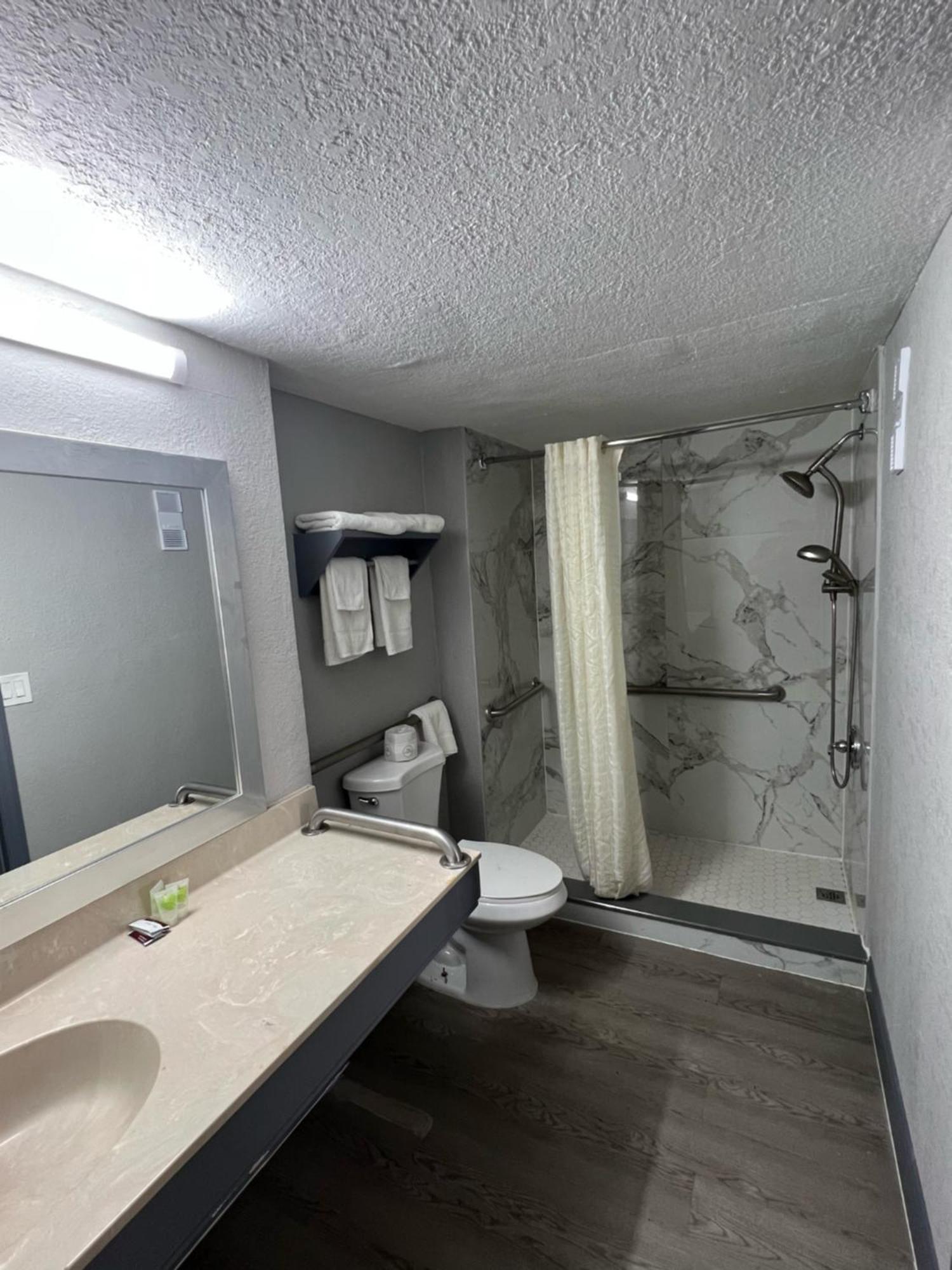 Rodeway Inn New Port Richey Eksteriør billede
