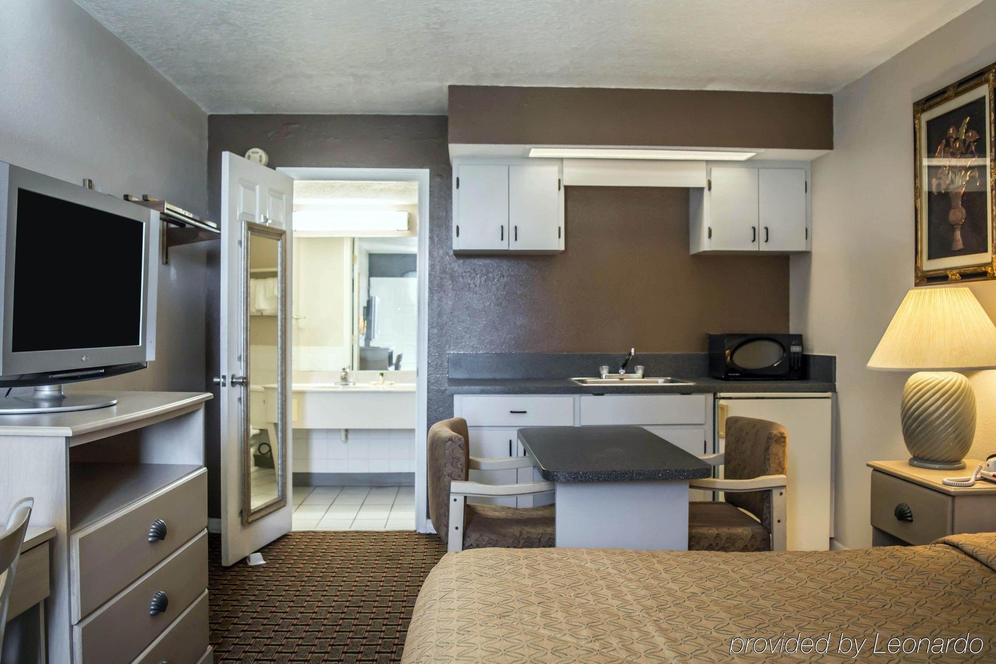 Rodeway Inn New Port Richey Eksteriør billede
