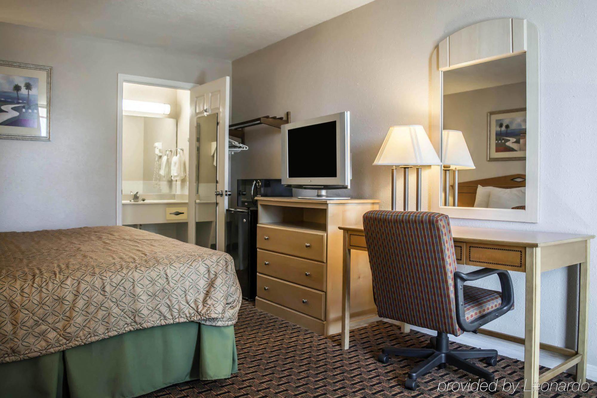 Rodeway Inn New Port Richey Eksteriør billede